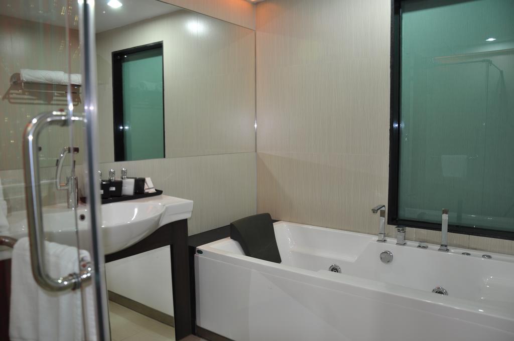 Palms @ Sukhumvit Executive Suite Bangkok Exterior foto