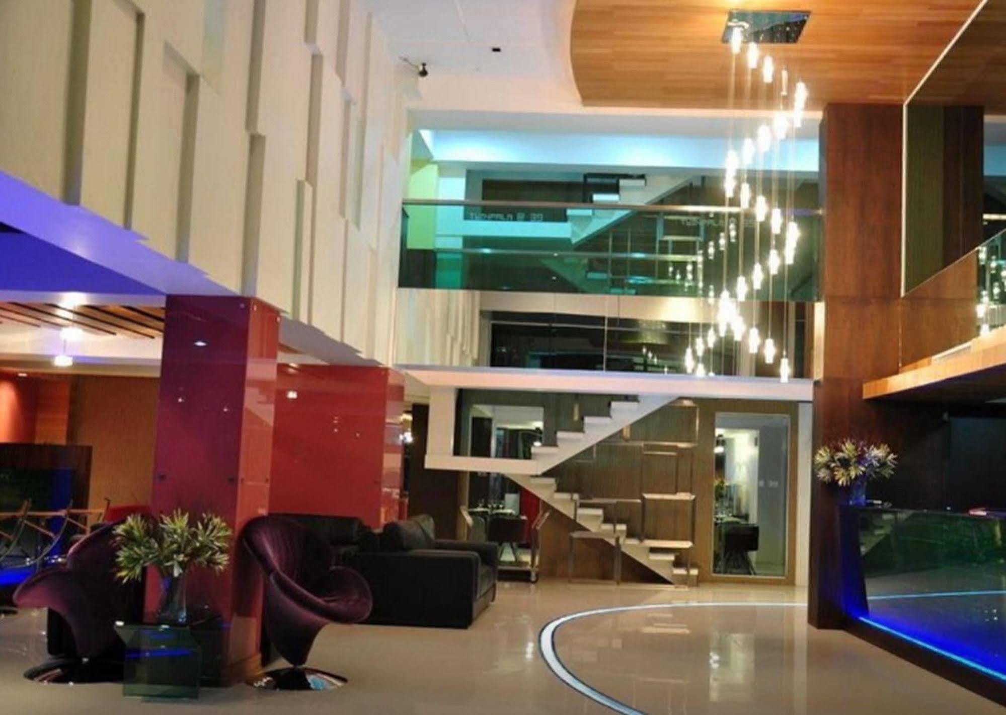 Palms @ Sukhumvit Executive Suite Bangkok Exterior foto