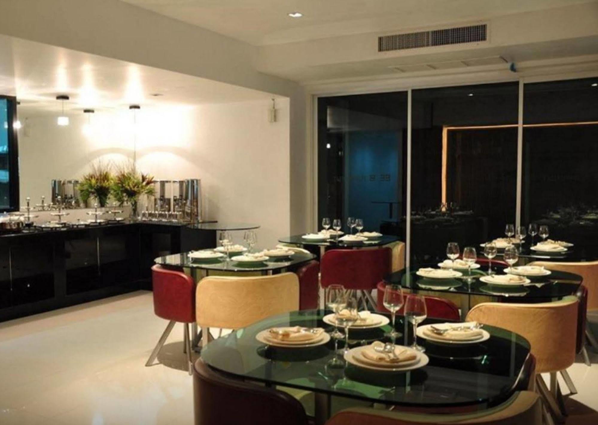 Palms @ Sukhumvit Executive Suite Bangkok Exterior foto