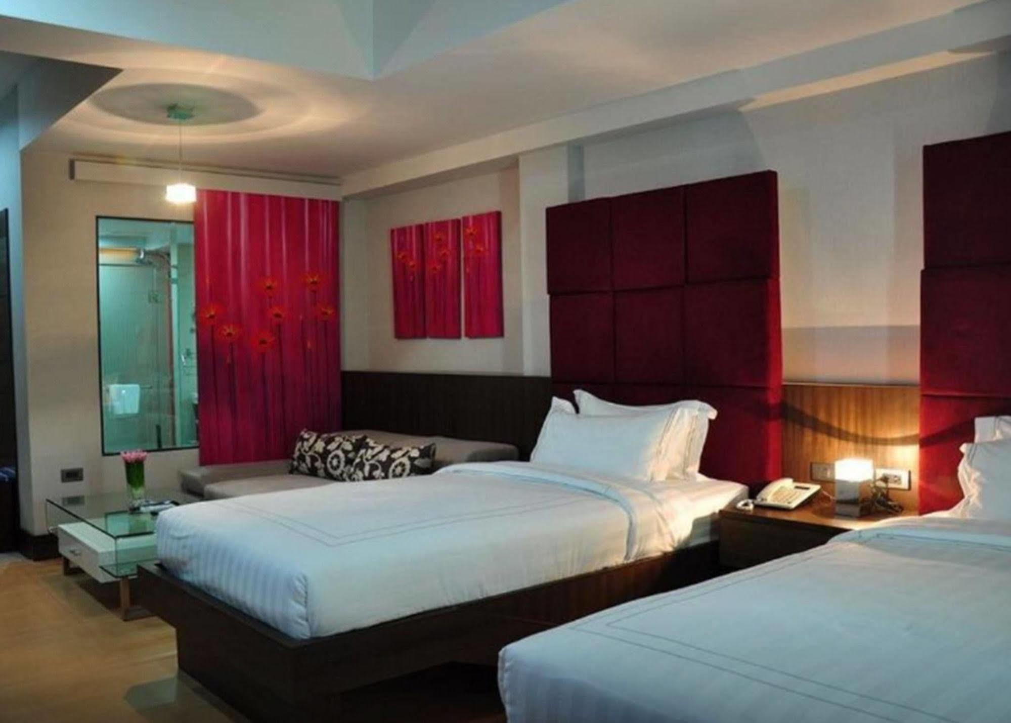 Palms @ Sukhumvit Executive Suite Bangkok Exterior foto