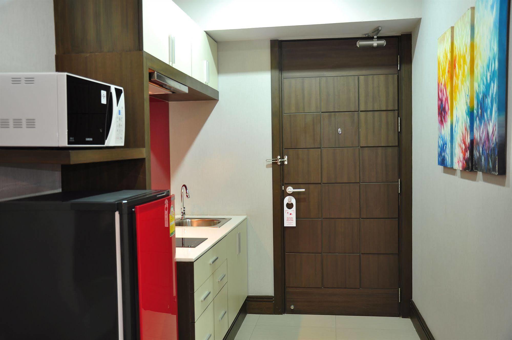 Palms @ Sukhumvit Executive Suite Bangkok Exterior foto