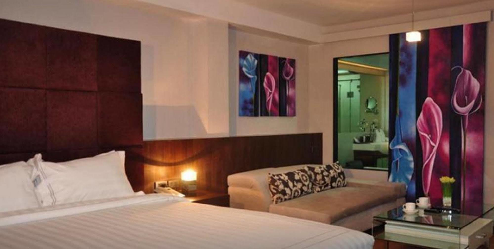 Palms @ Sukhumvit Executive Suite Bangkok Exterior foto